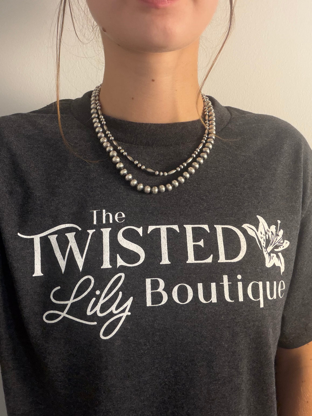 The Twisted Lily Boutique  T-shirt (white)